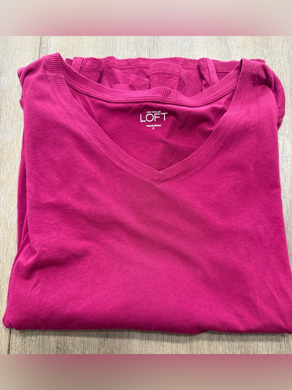 LOFT V-Neck Tee in Fuchsia
